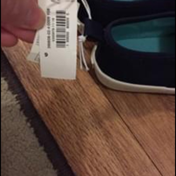 Old navy canvas slip on sneakers new size 9 - Picture 4 of 5